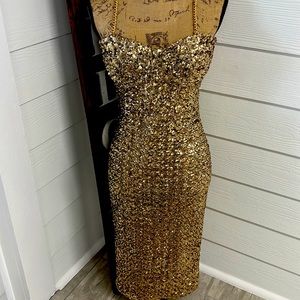 Nadine Merabi one time use is a size 6 gold beautiful dress